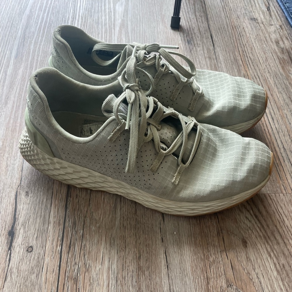 Women’s size 8 NOBULL runners